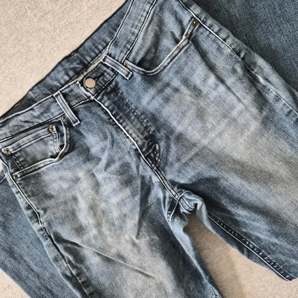 Levis 541 Athletic Taper Men Jeans 34x32 Medium Wash Blue Denim Stretch 541-0011